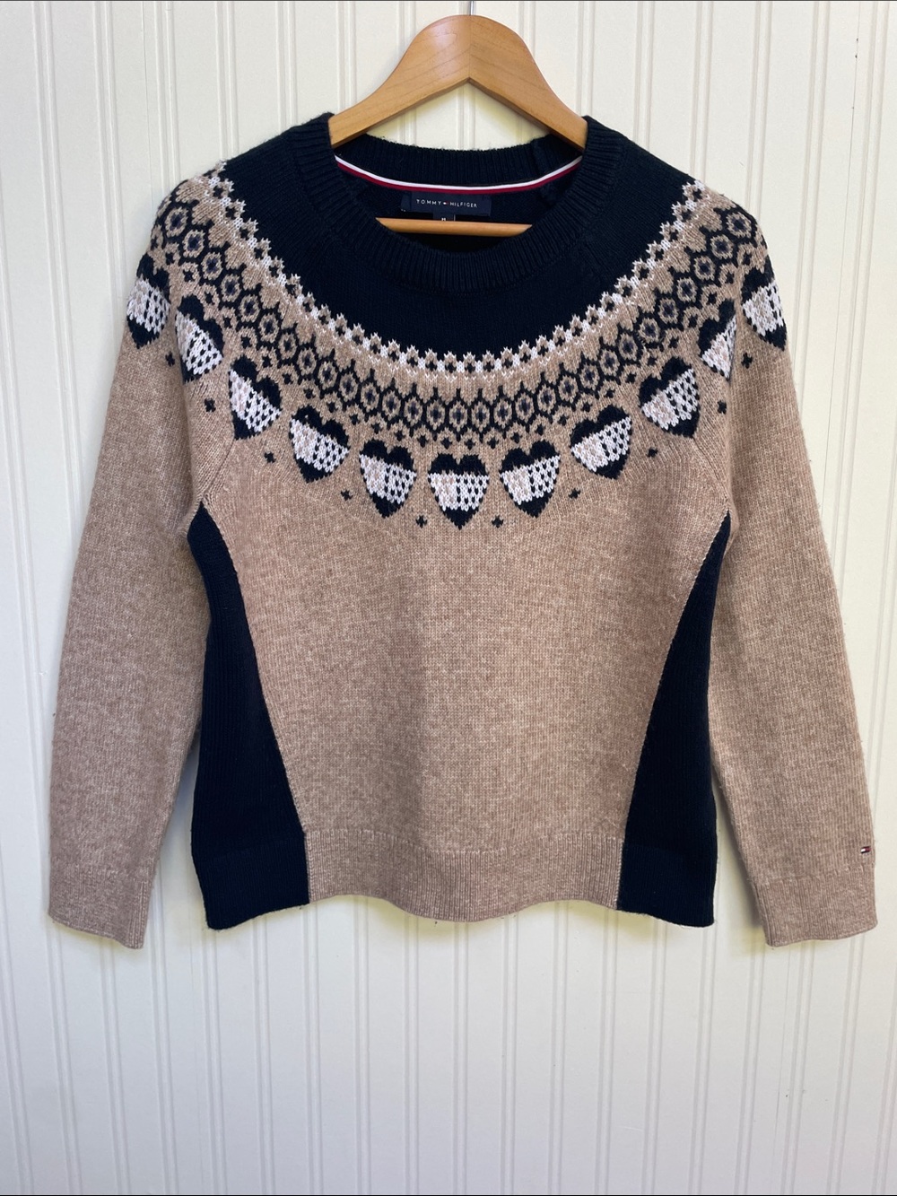 Tommy Hilfiger Tan & Navy Fair Isle Heart Knit Crewneck Sweater Size medium
